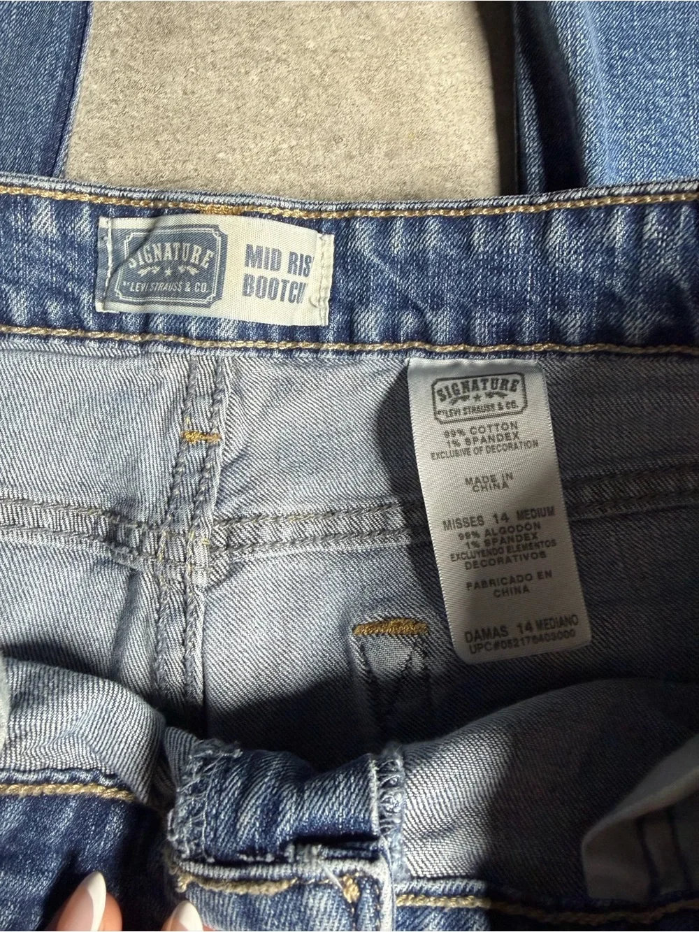 Levi’s women Denim Jeans mid rise bootcut - size 14